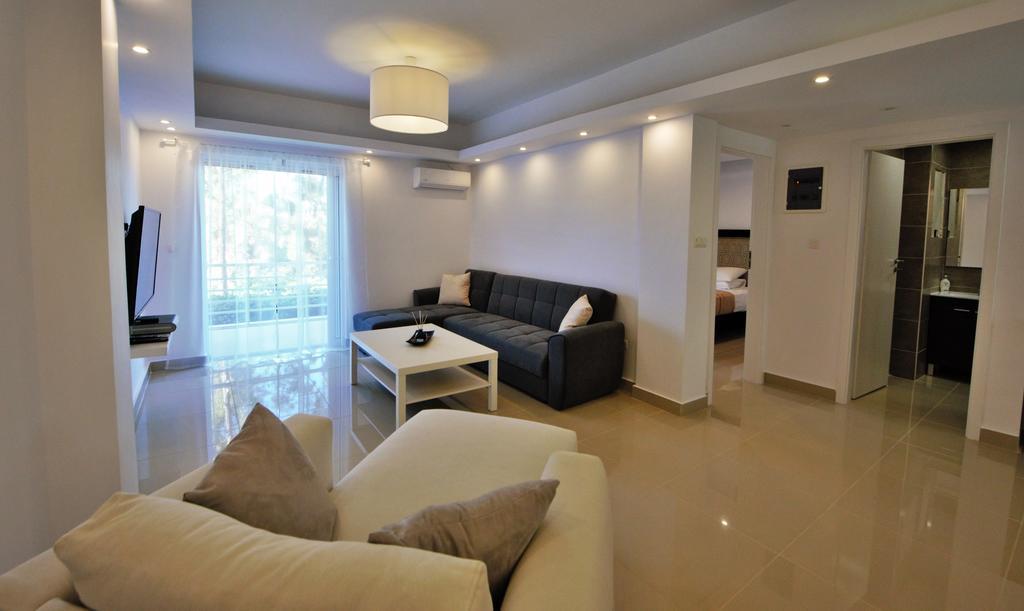 Athena Apartment Artemida  Exterior foto